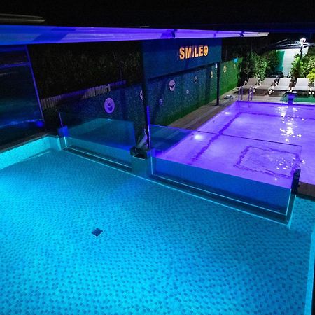 Hotel Smile 科布列季 外观 照片