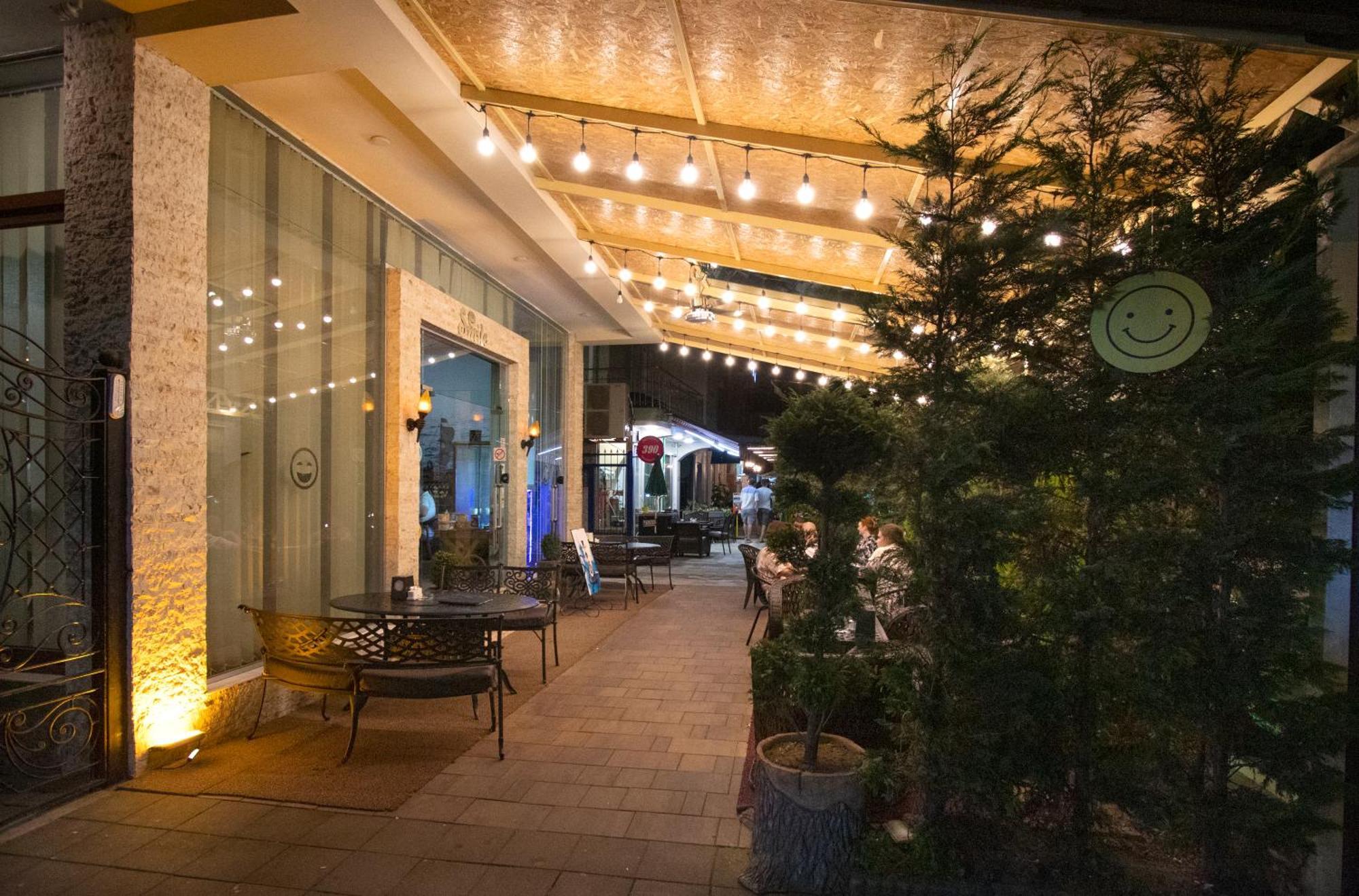 Hotel Smile 科布列季 外观 照片
