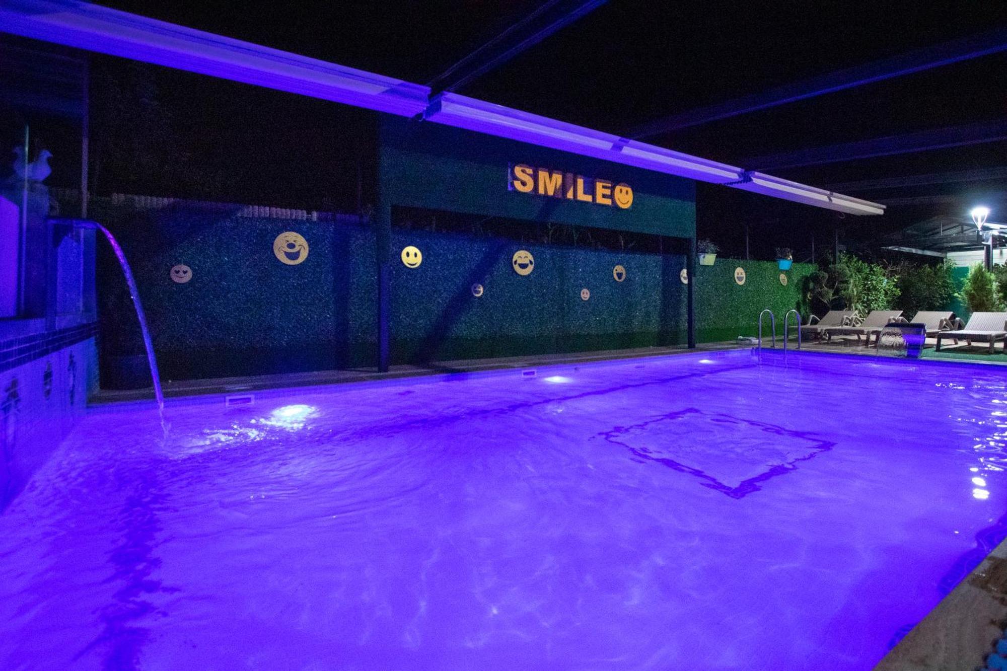Hotel Smile 科布列季 外观 照片