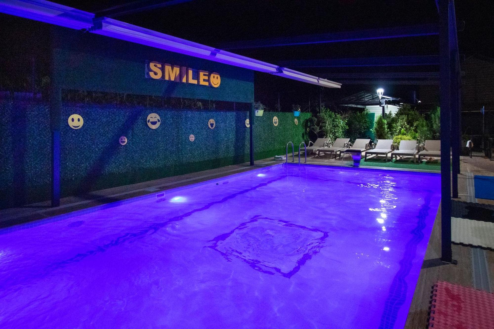 Hotel Smile 科布列季 外观 照片