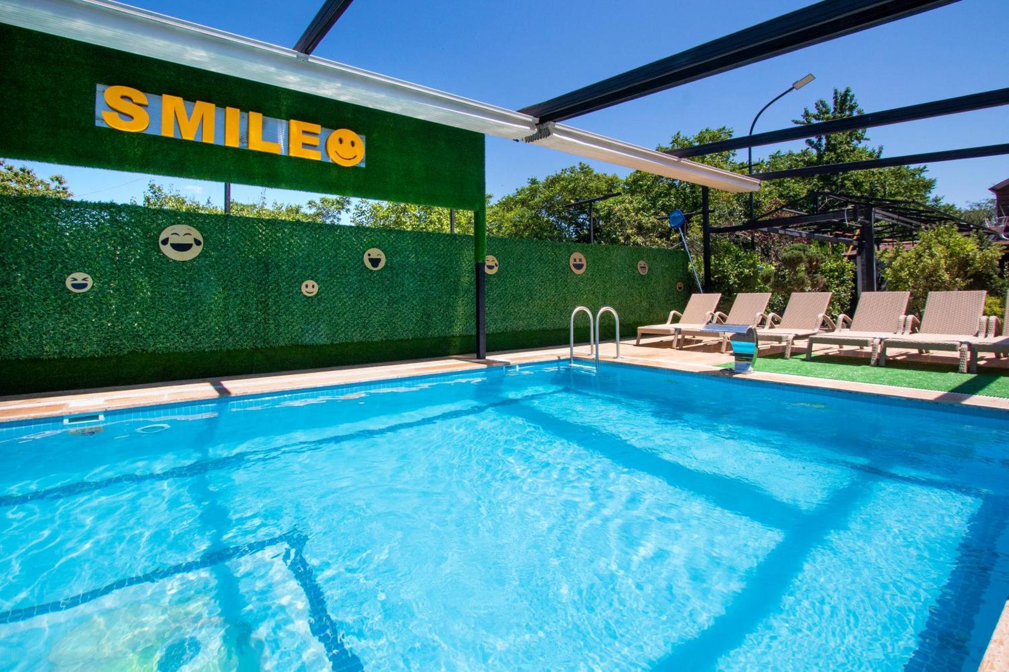Hotel Smile 科布列季 外观 照片