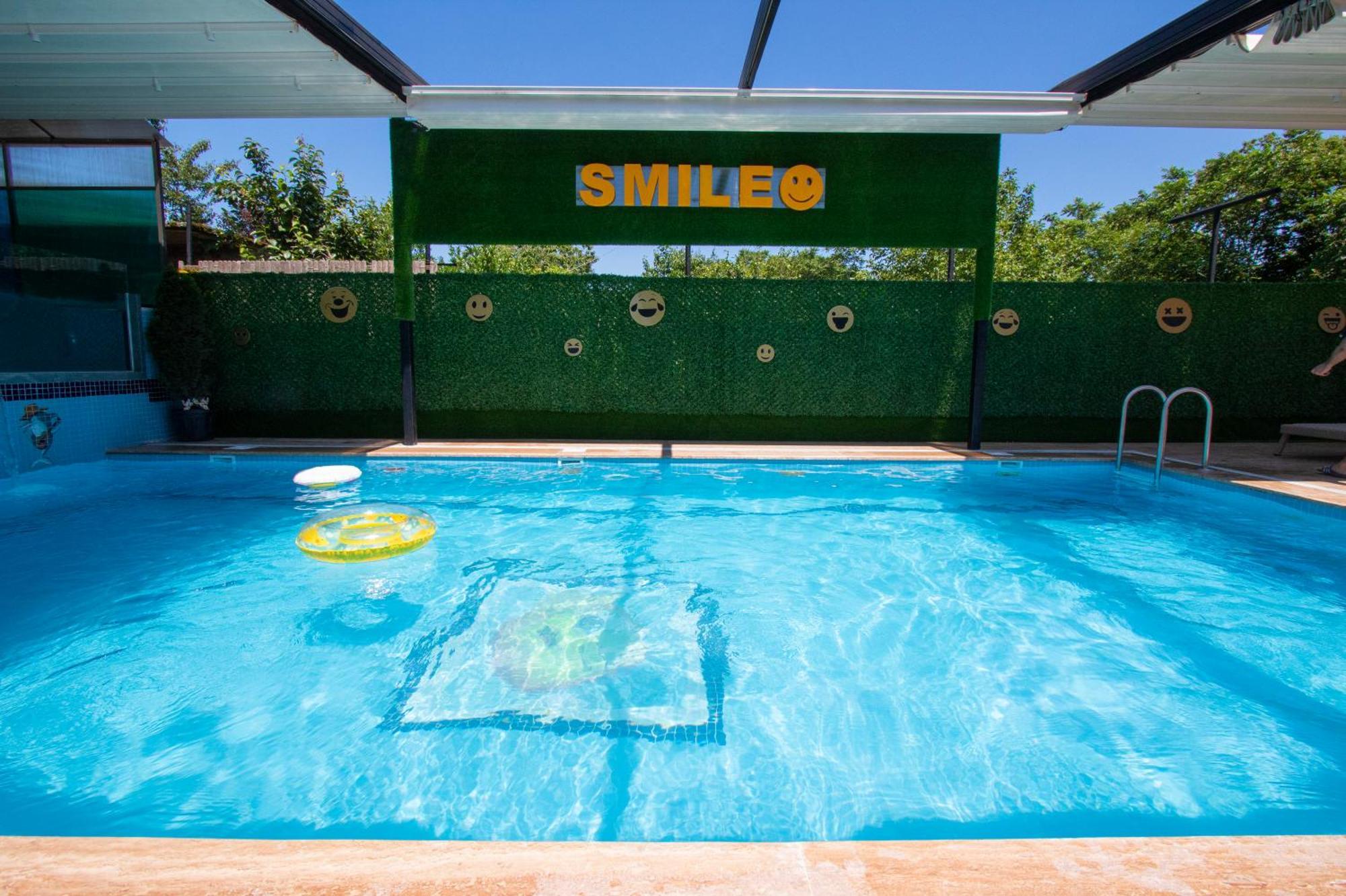 Hotel Smile 科布列季 外观 照片