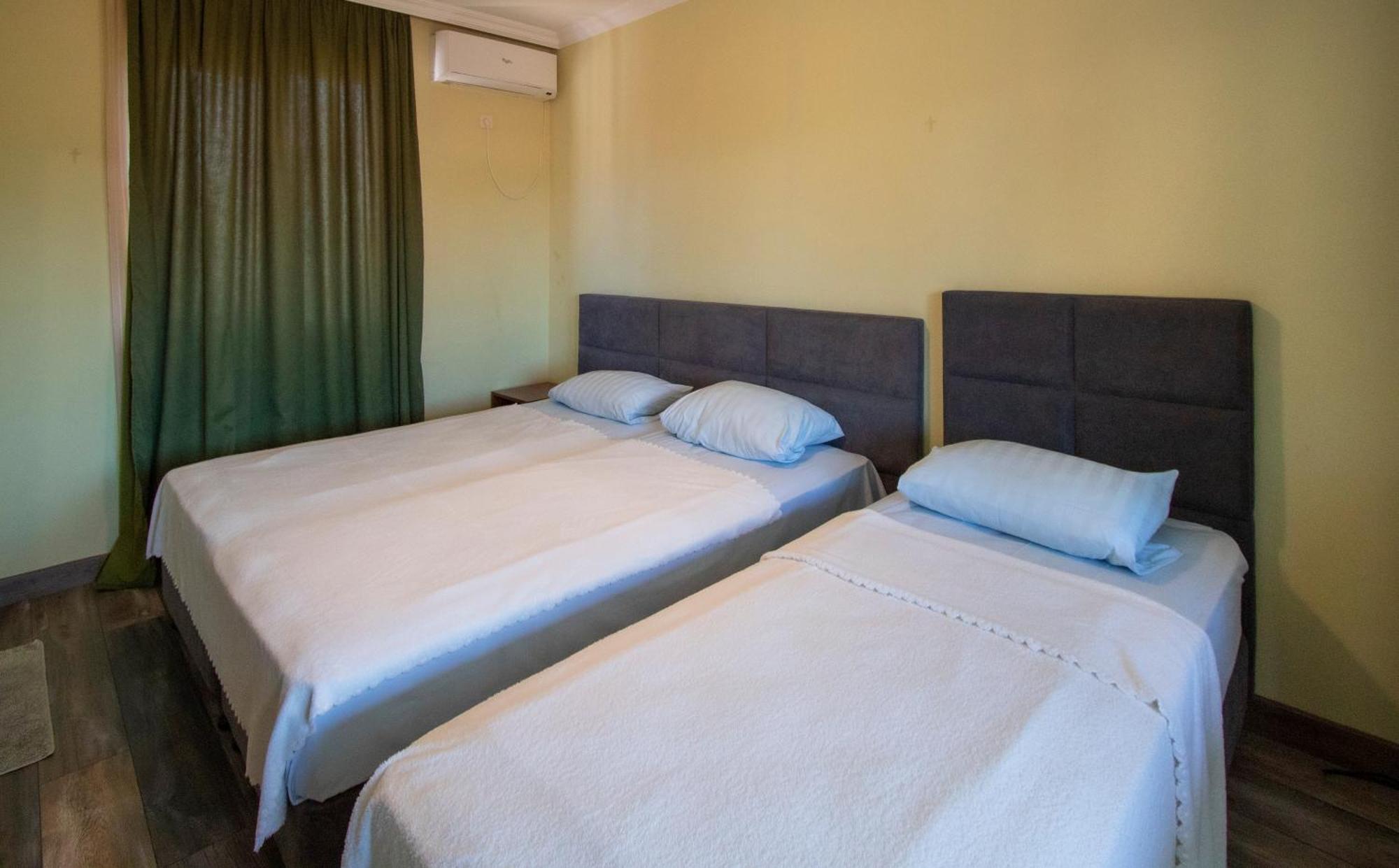 Hotel Smile 科布列季 外观 照片