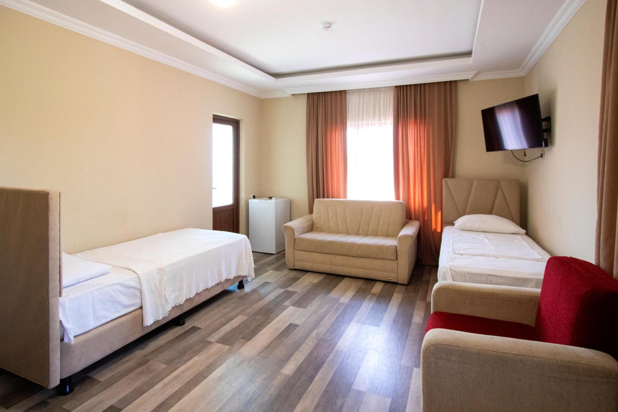 Hotel Smile 科布列季 外观 照片