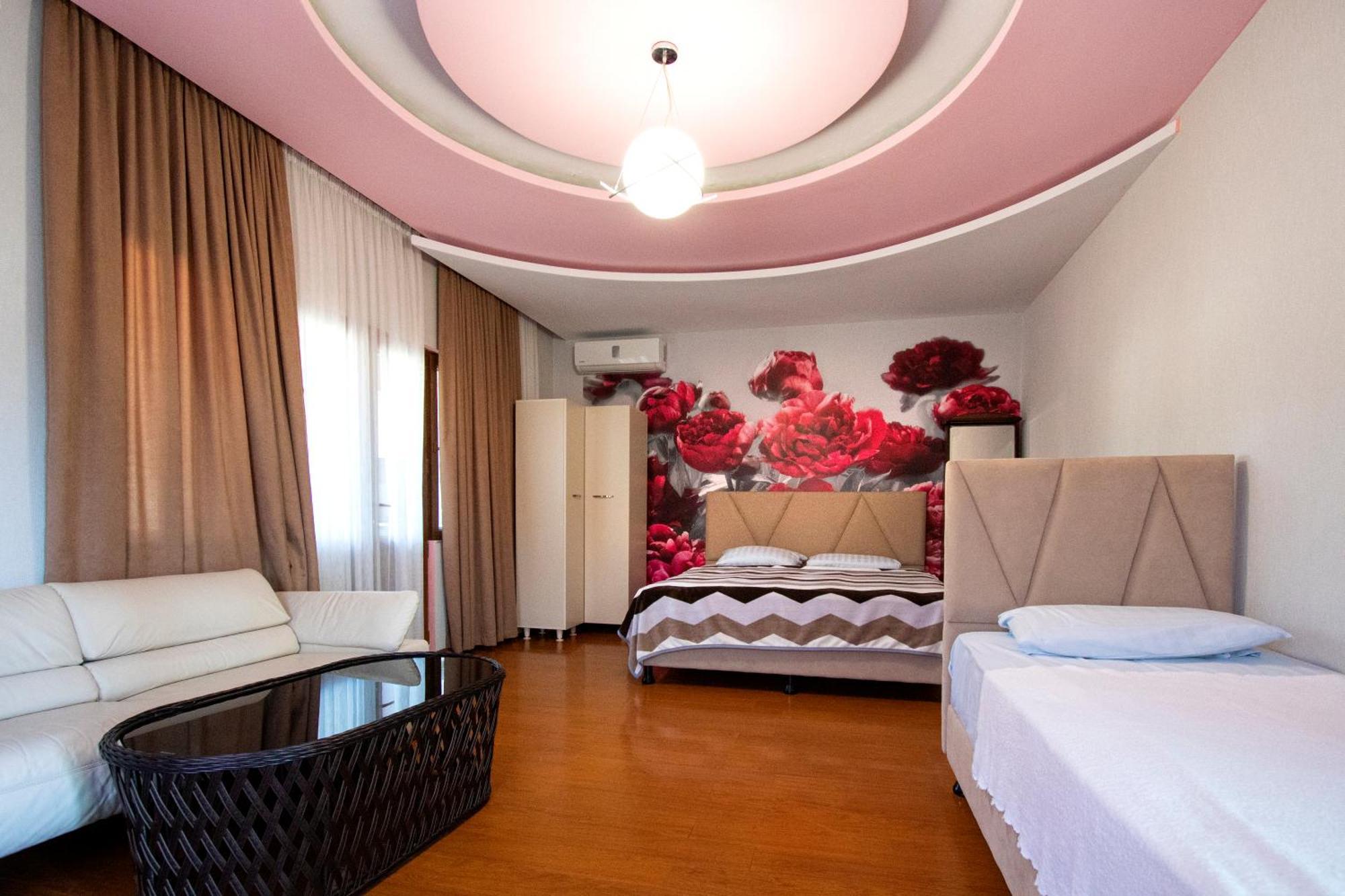 Hotel Smile 科布列季 外观 照片